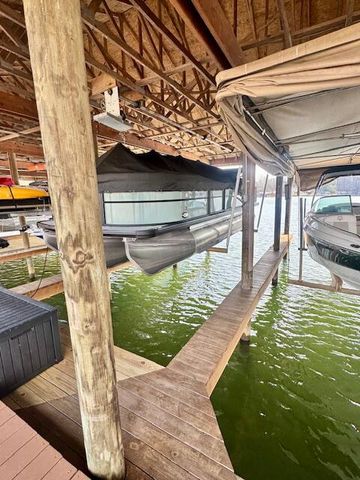 1052 La Casa CT, Moneta, VA 24121