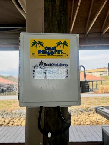 1052 La Casa CT, Moneta, VA 24121