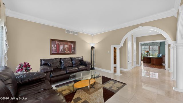 18901 Ridgeleigh Ln, Louisville, KY 40245
