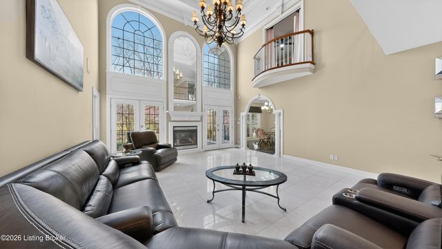 18901 Ridgeleigh Ln, Louisville, KY 40245
