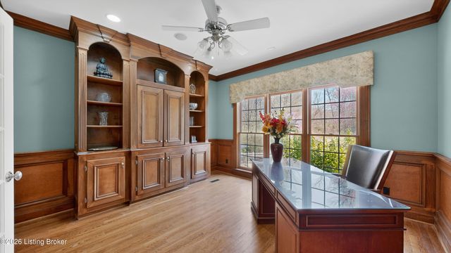 18901 Ridgeleigh Ln, Louisville, KY 40245
