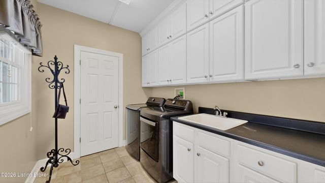 18901 Ridgeleigh Ln, Louisville, KY 40245