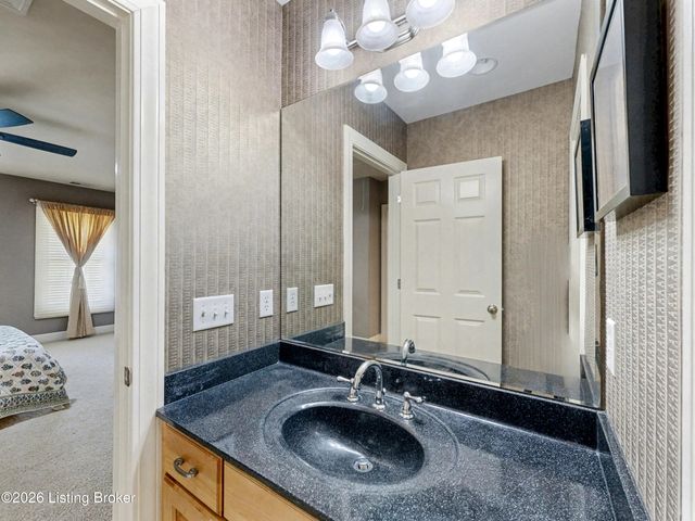 18901 Ridgeleigh Ln, Louisville, KY 40245