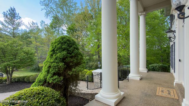 18901 Ridgeleigh Ln, Louisville, KY 40245