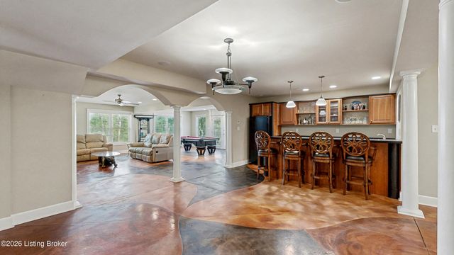 18901 Ridgeleigh Ln, Louisville, KY 40245