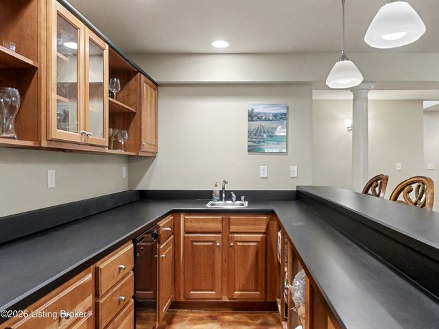 18901 Ridgeleigh Ln, Louisville, KY 40245