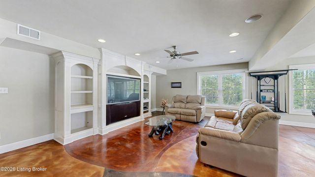 18901 Ridgeleigh Ln, Louisville, KY 40245