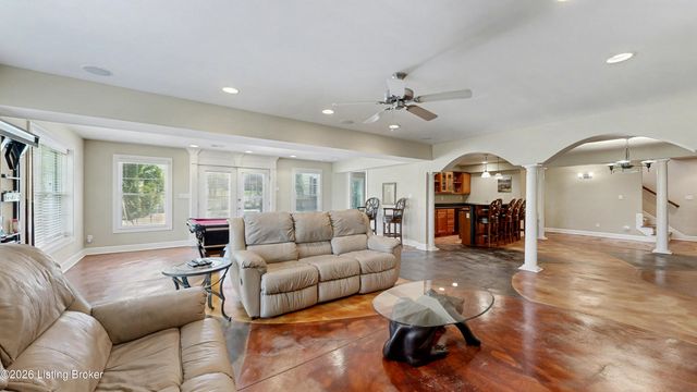 18901 Ridgeleigh Ln, Louisville, KY 40245