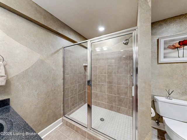 18901 Ridgeleigh Ln, Louisville, KY 40245