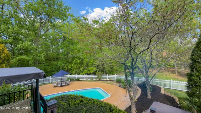 18901 Ridgeleigh Ln, Louisville, KY 40245
