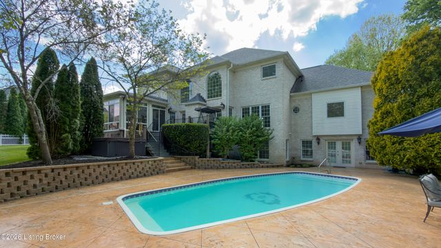18901 Ridgeleigh Ln, Louisville, KY 40245