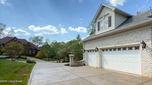 18901 Ridgeleigh Ln, Louisville, KY 40245
