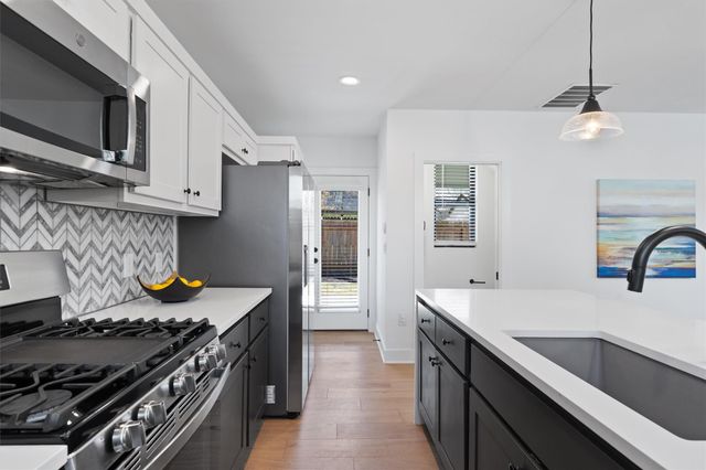 2102 Eva ST 2, Austin, TX 78704