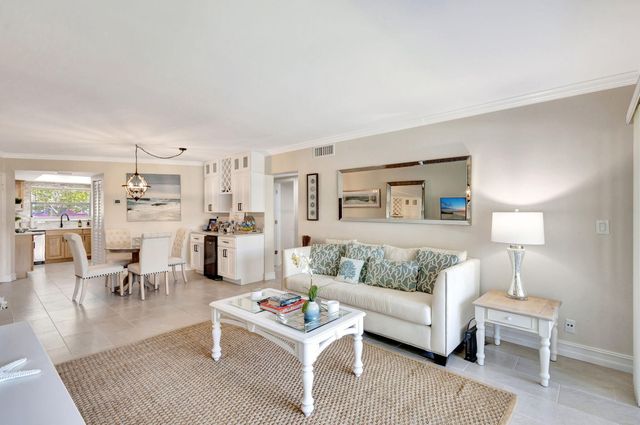 68 Yacht Club Drive 3, North Palm Beach, FL 33408