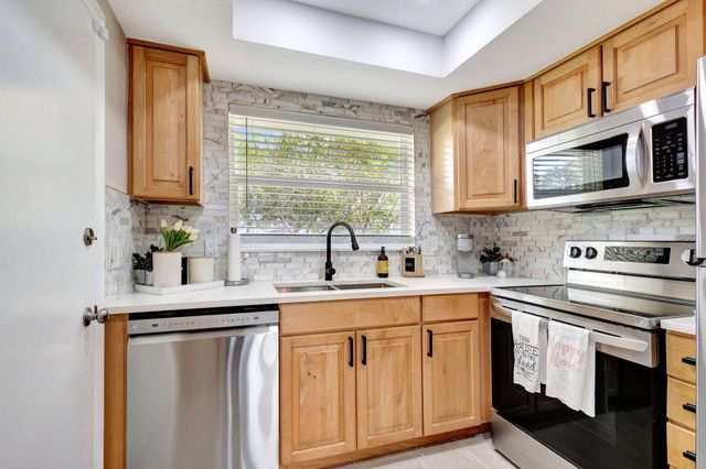 68 Yacht Club Drive 3, North Palm Beach, FL 33408