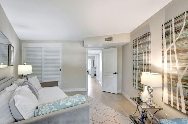 68 Yacht Club Drive 3, North Palm Beach, FL 33408