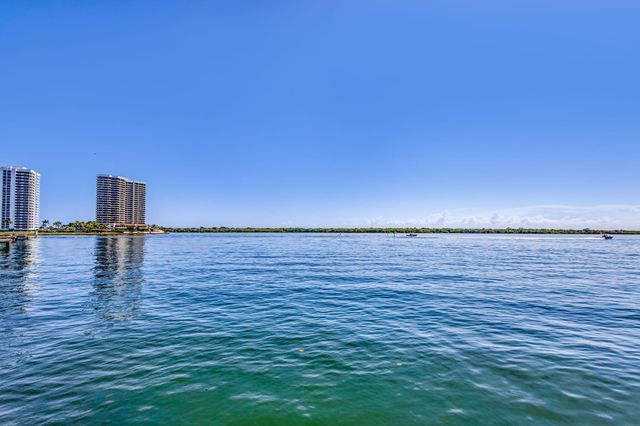 68 Yacht Club Drive 3, North Palm Beach, FL 33408