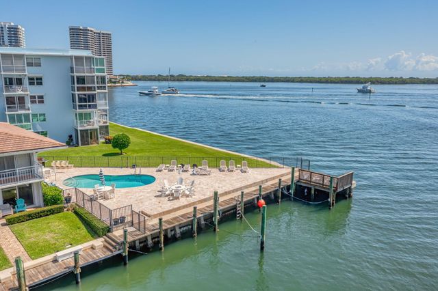 68 Yacht Club Drive 3, North Palm Beach, FL 33408