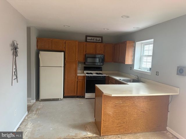 3 VICTORIA DR, Aston, PA 19014