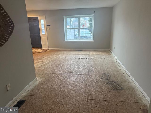 3 VICTORIA DR, Aston, PA 19014