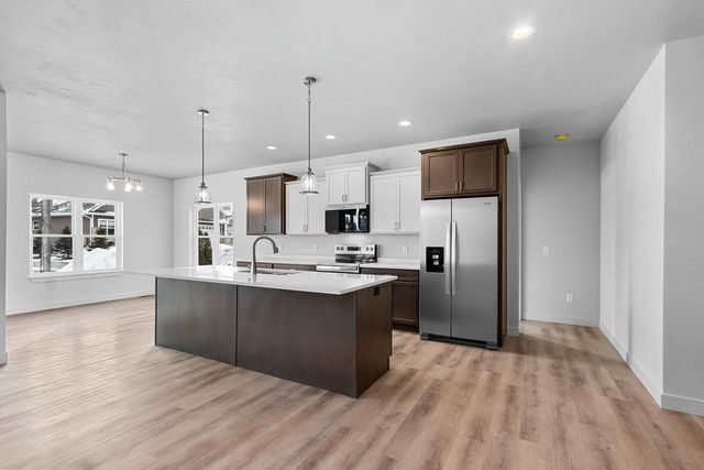 445 W PAPERMILL, Kimberly, WI 54136