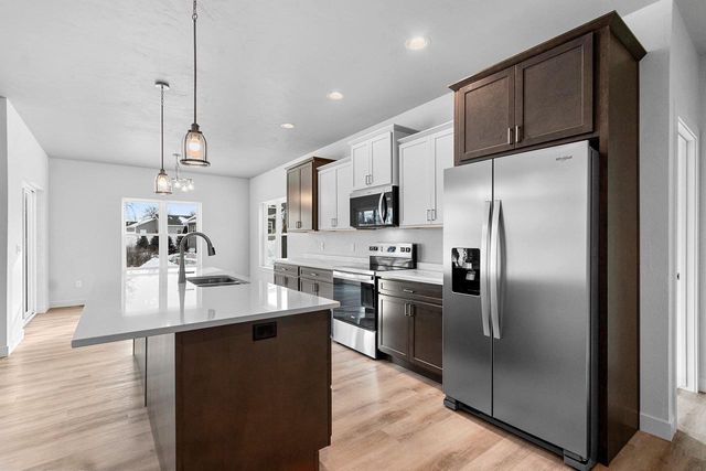 445 W PAPERMILL, Kimberly, WI 54136