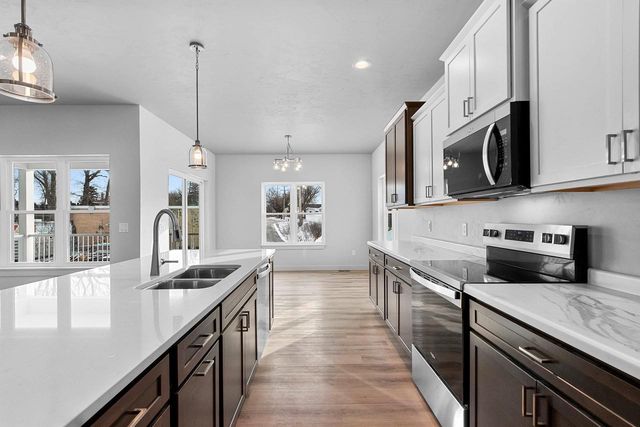 445 W PAPERMILL, Kimberly, WI 54136