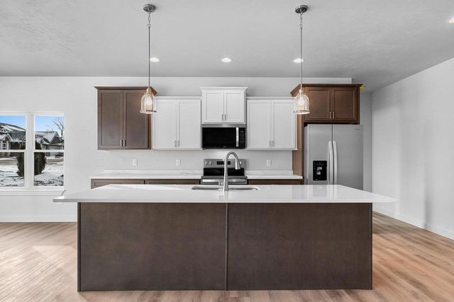 445 W PAPERMILL, Kimberly, WI 54136