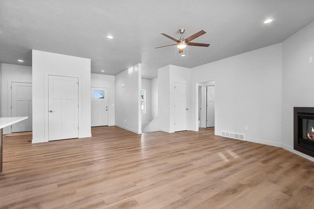 445 W PAPERMILL, Kimberly, WI 54136