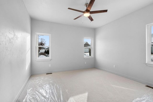 445 W PAPERMILL, Kimberly, WI 54136