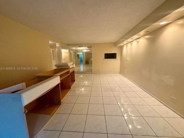 3720 Inverrary Drive 1N, Lauderhill, FL 33319