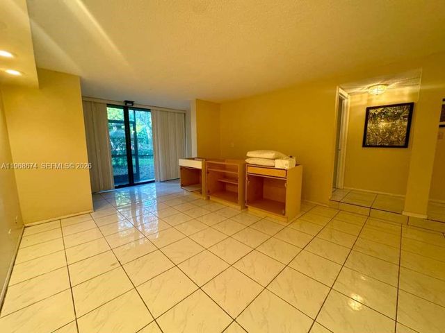 3720 Inverrary Drive 1N, Lauderhill, FL 33319