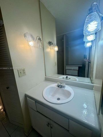 3720 Inverrary Drive 1N, Lauderhill, FL 33319