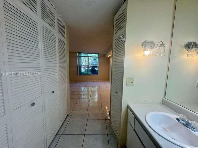 3720 Inverrary Drive 1N, Lauderhill, FL 33319