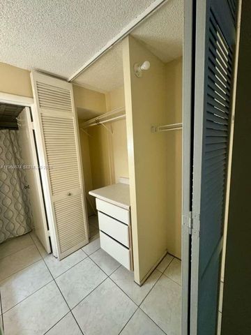 3720 Inverrary Drive 1N, Lauderhill, FL 33319