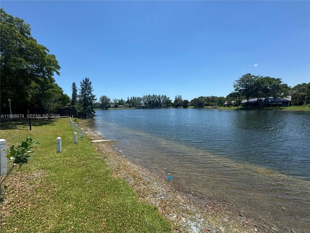 3720 Inverrary Drive 1N, Lauderhill, FL 33319