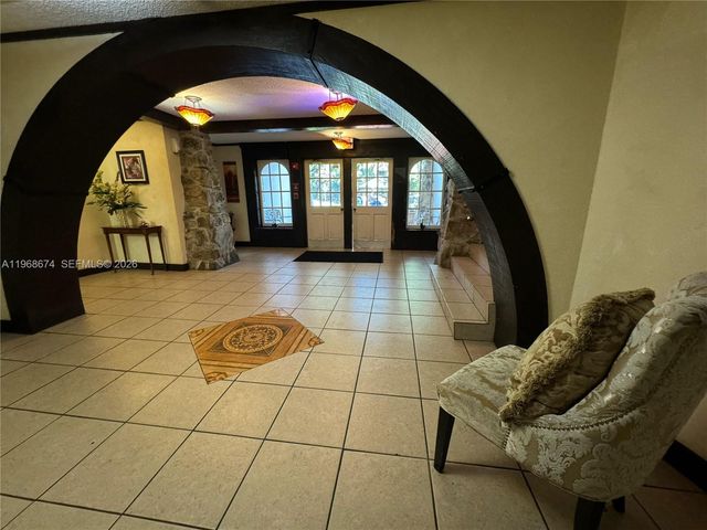 3720 Inverrary Drive 1N, Lauderhill, FL 33319