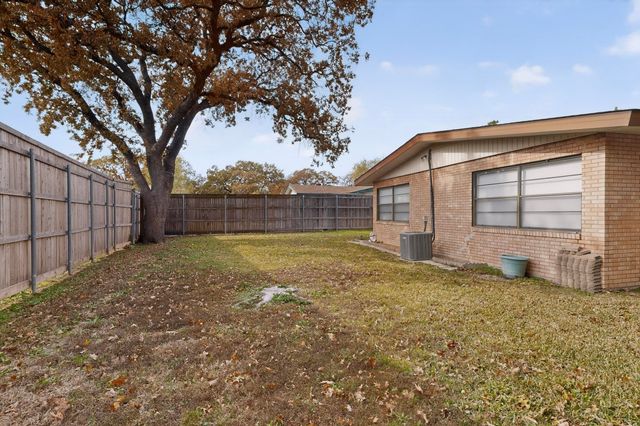 1620 River Oaks Drive, Irving, TX 75060