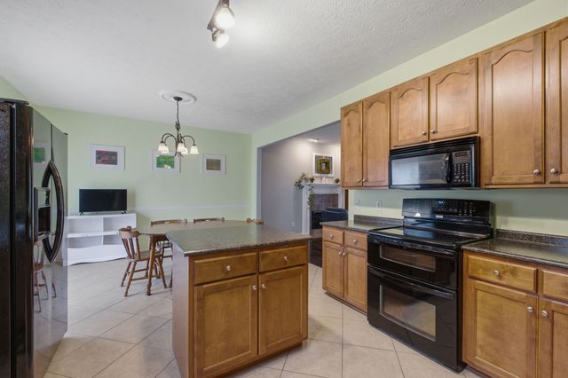 102 Bartlett Ln, Hendersonville, TN 37075