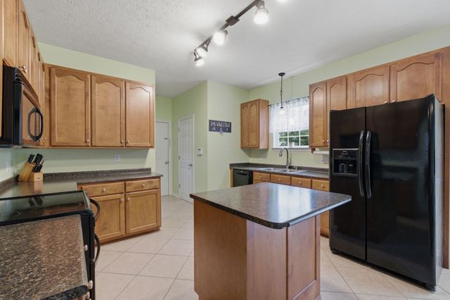 102 Bartlett Ln, Hendersonville, TN 37075