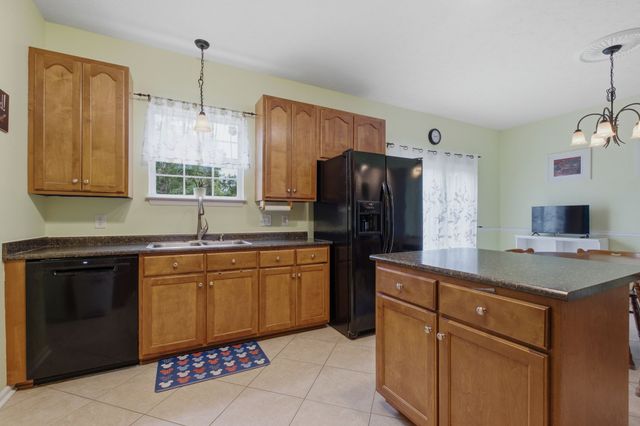 102 Bartlett Ln, Hendersonville, TN 37075