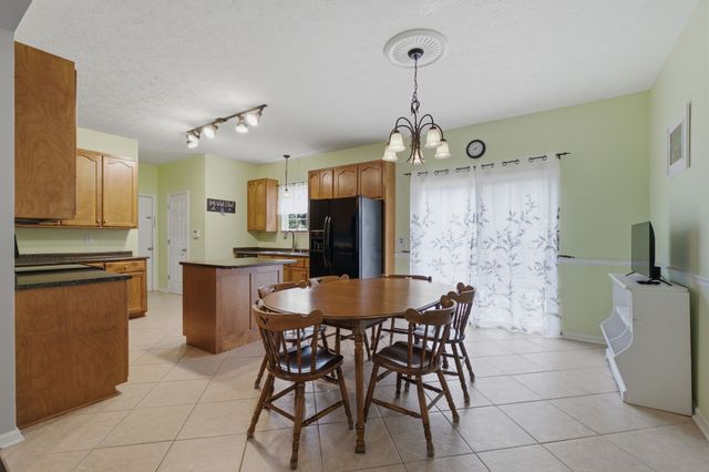 102 Bartlett Ln, Hendersonville, TN 37075