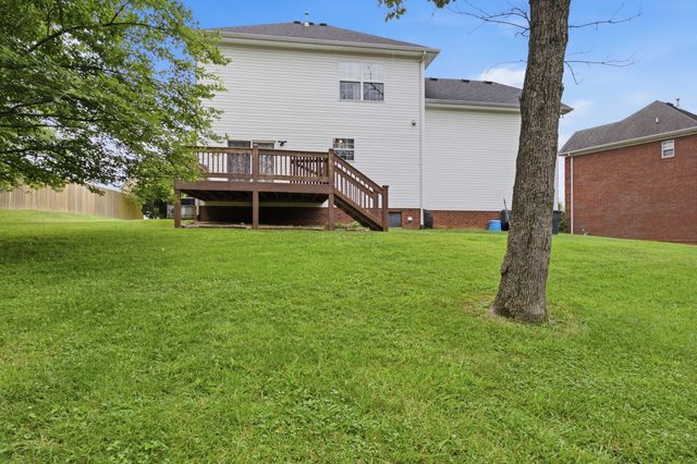 102 Bartlett Ln, Hendersonville, TN 37075