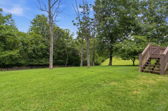 102 Bartlett Ln, Hendersonville, TN 37075