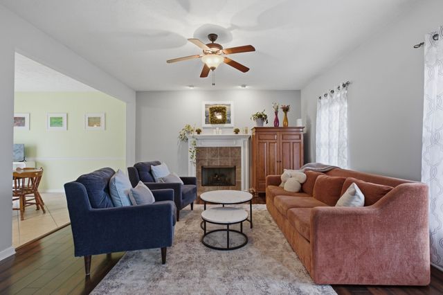 102 Bartlett Ln, Hendersonville, TN 37075