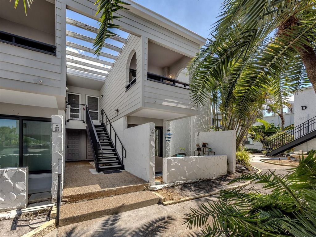 1555 TARPON CENTER DRIVE 203, Venice, FL 34285