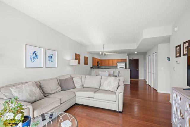 125 Lakeview Drive 301, Bloomingdale, IL 60108