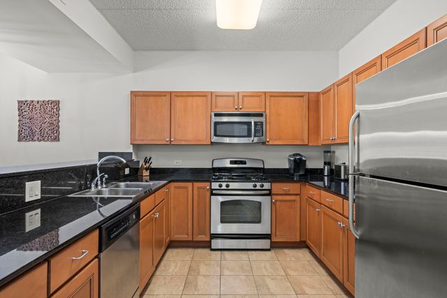 125 Lakeview Drive 301, Bloomingdale, IL 60108