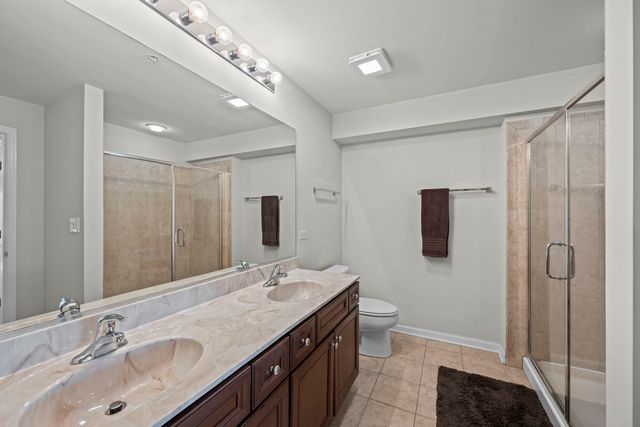 125 Lakeview Drive 301, Bloomingdale, IL 60108