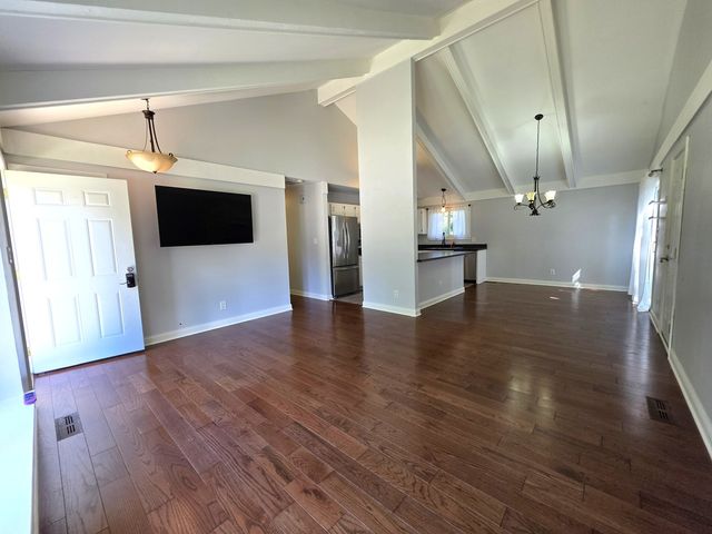 5206 W Dartmoor Drive, Mchenry, IL 60050